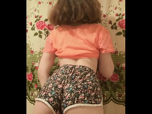 ❤️ Seksi mlada bejba se pred kamero sleče s kratkih hlač ️❌ Super pornič pri nas
