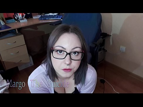 ❤️ Seksi dekle z očali globoko sesa dildo pred kamero ️❌ Super pornič pri nas