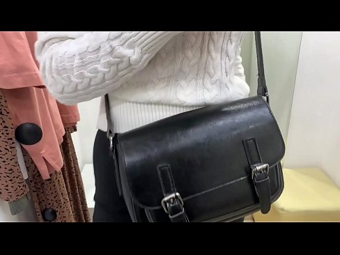 ❤️ Javna masturbacija mlade kurbe FeralBerry z dildom v garderobi ️❌ Super pornič pri nas