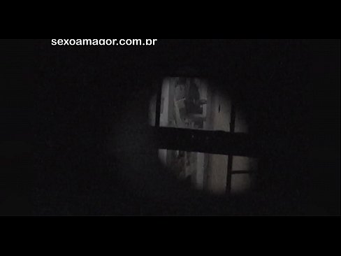 ❤️ Blondinko na skrivaj snema voajer iz soseske, skrit za votlimi opekami ️❌ Super pornič pri nas