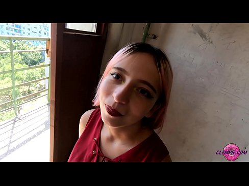 ❤️ Študentka čutno sesa neznanca v zaledju - sperma na njegovem obrazu ️❌ Super pornič pri nas